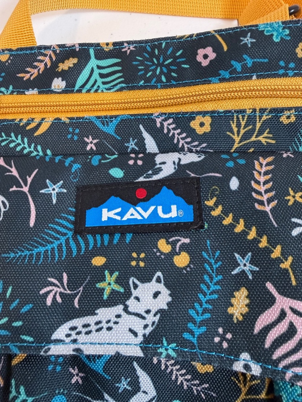 KAVU Keeper Crossbody Bag - Picture 3 of 9